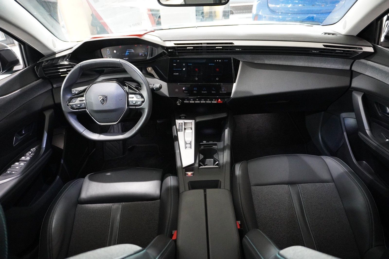 Fahrzeugabbildung Peugeot 308 SW 1.2 HYBRID ALLURE DSC NAVI/LED/KAMERA/DAB