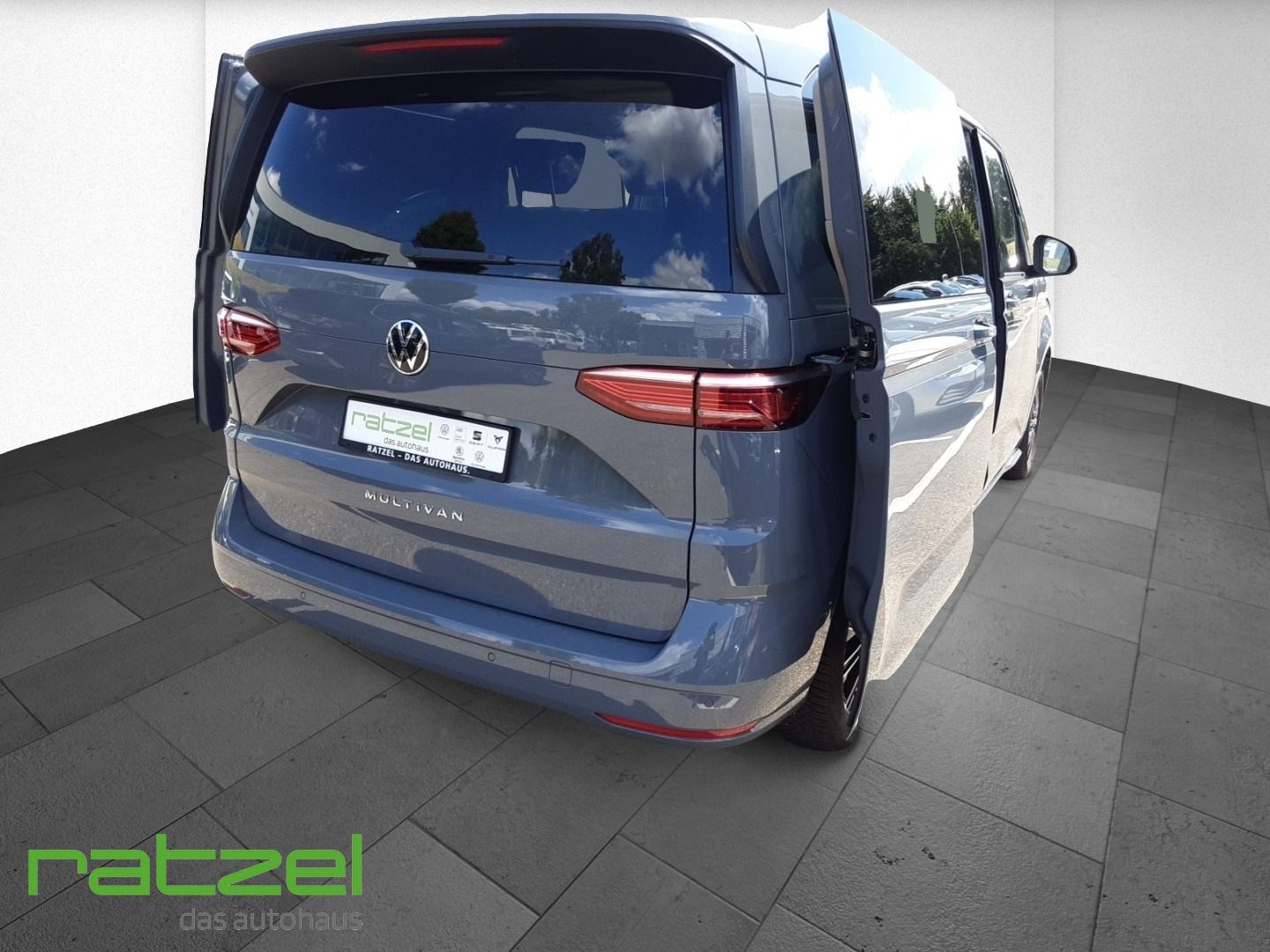 Fahrzeugabbildung Volkswagen T7 Multivan Life 2.0 TDI DSG 7-SITZER Navi Digit