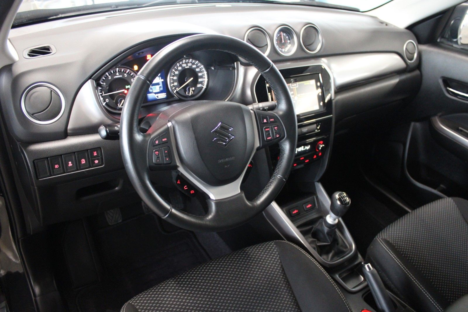 Fahrzeugabbildung Suzuki Vitara 1.4 Hybrid Comfort LED ACC SHZ PDC uvm.