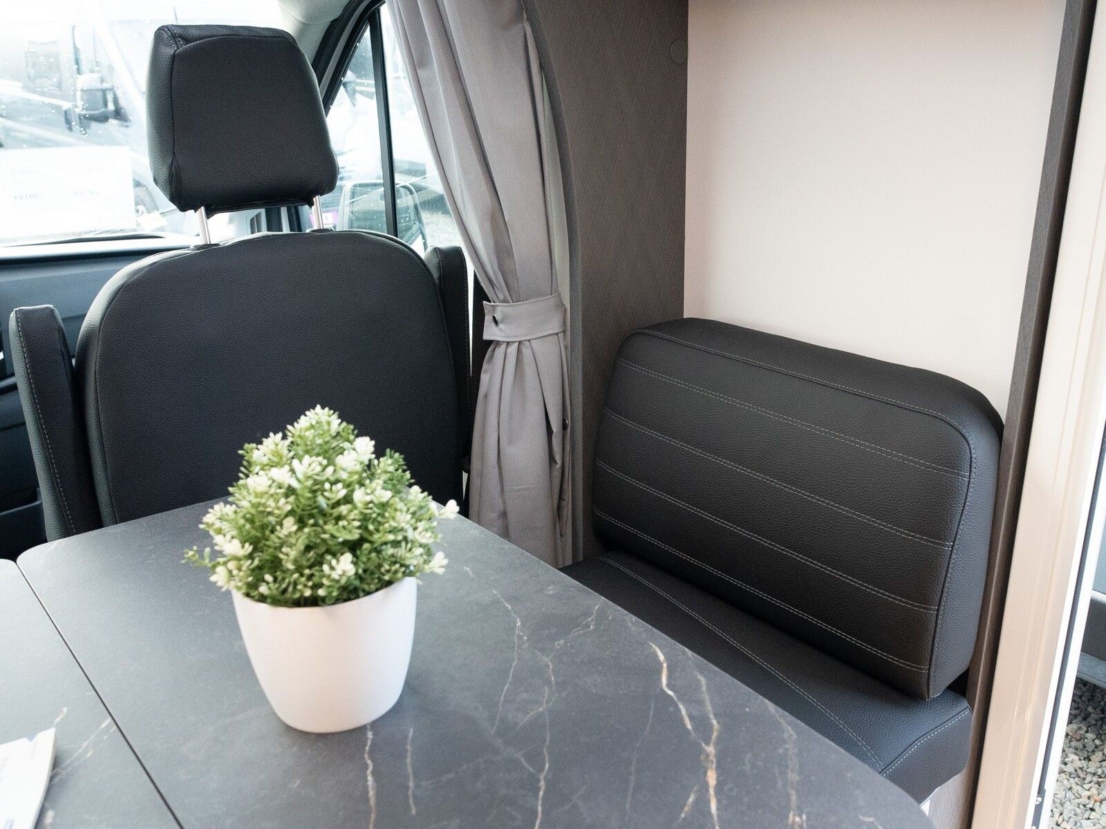 Fahrzeugabbildung Etrusco V Ford 6.8 SCF Complete Selection! Dieselheizung