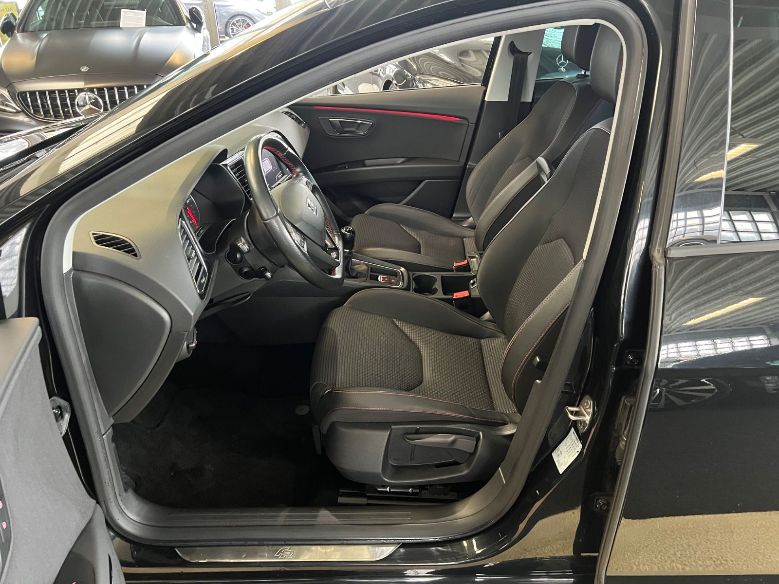 Fahrzeugabbildung SEAT Leon ST FR *AMBIENTE*KAMERA*CARPLAY*