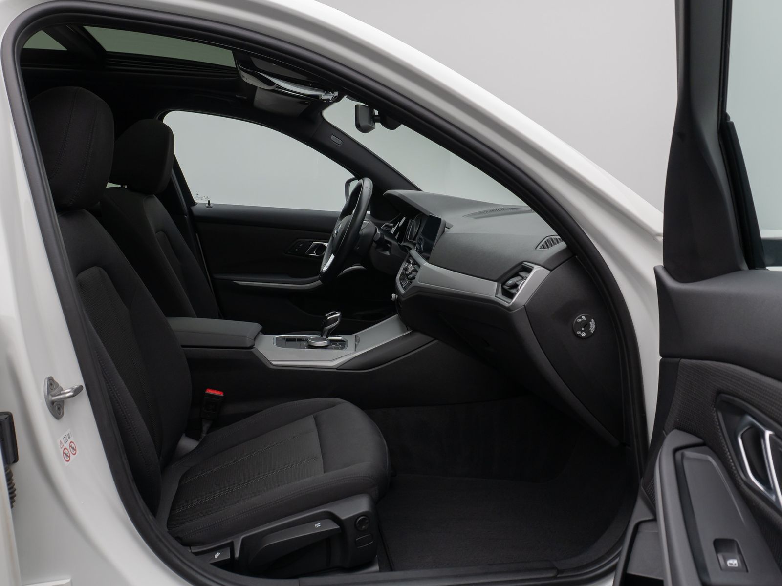 Fahrzeugabbildung BMW 320d xD Panorama DAB PDC Geschwindigkeitsreg LED