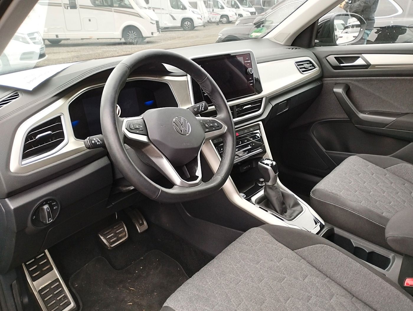 Fahrzeugabbildung Volkswagen T-Roc 1.5 TSI MOVE NEU42T DSG LED Kamera SHZ All