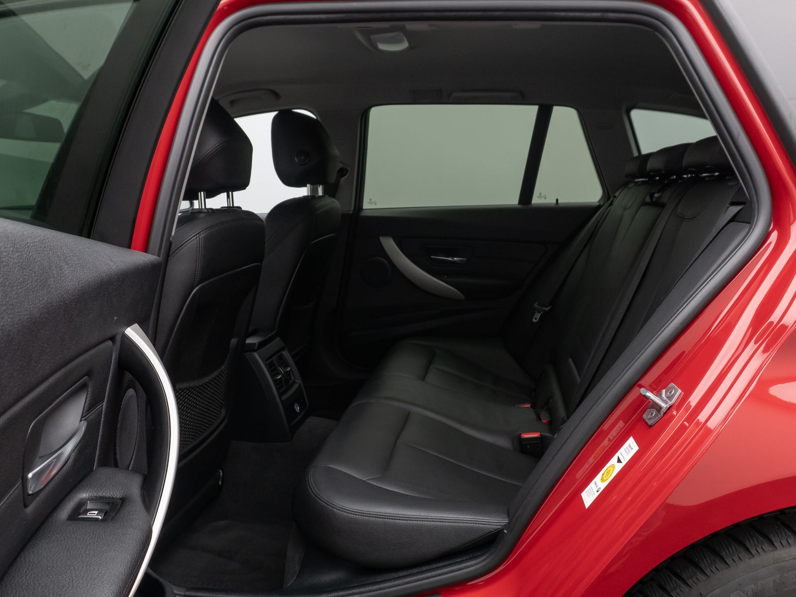 Fahrzeugabbildung BMW 320d xD Navi Lordos PDC LED Komfort AHK Sport
