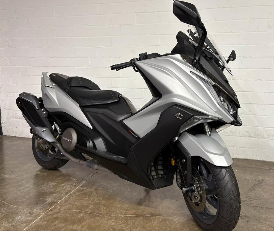 Kymco AK 550i in wirklich neuwertigem Zustand.