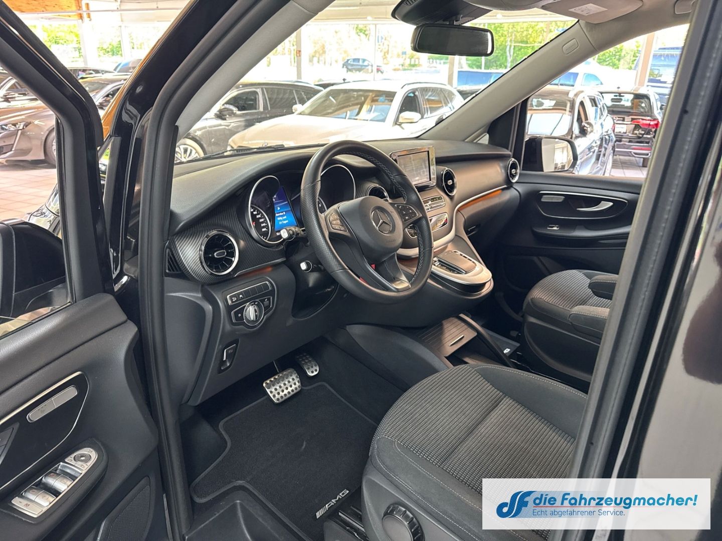 Fahrzeugabbildung Mercedes-Benz V 300 -Klasse  EDITION 2020 4MATIC lang AMG AHK-