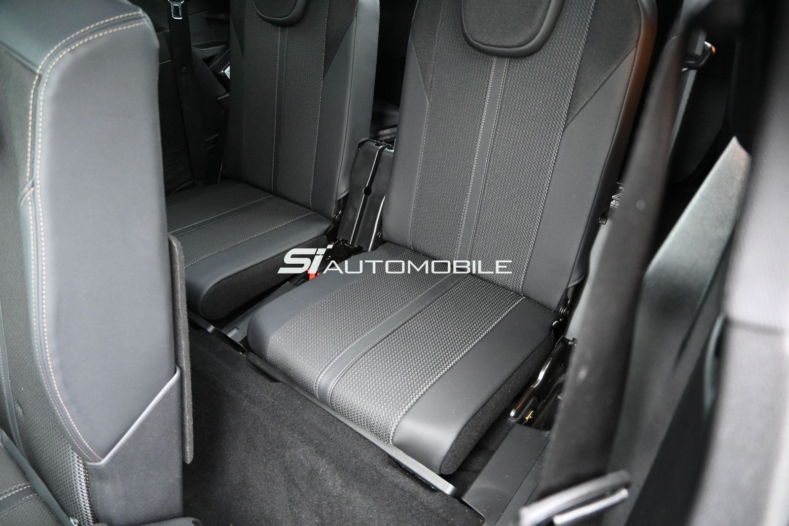 Fahrzeugabbildung Peugeot 5008 BlueHDi 130 GT °ACC°AHK°PANO°7-SITZE°ALARM°