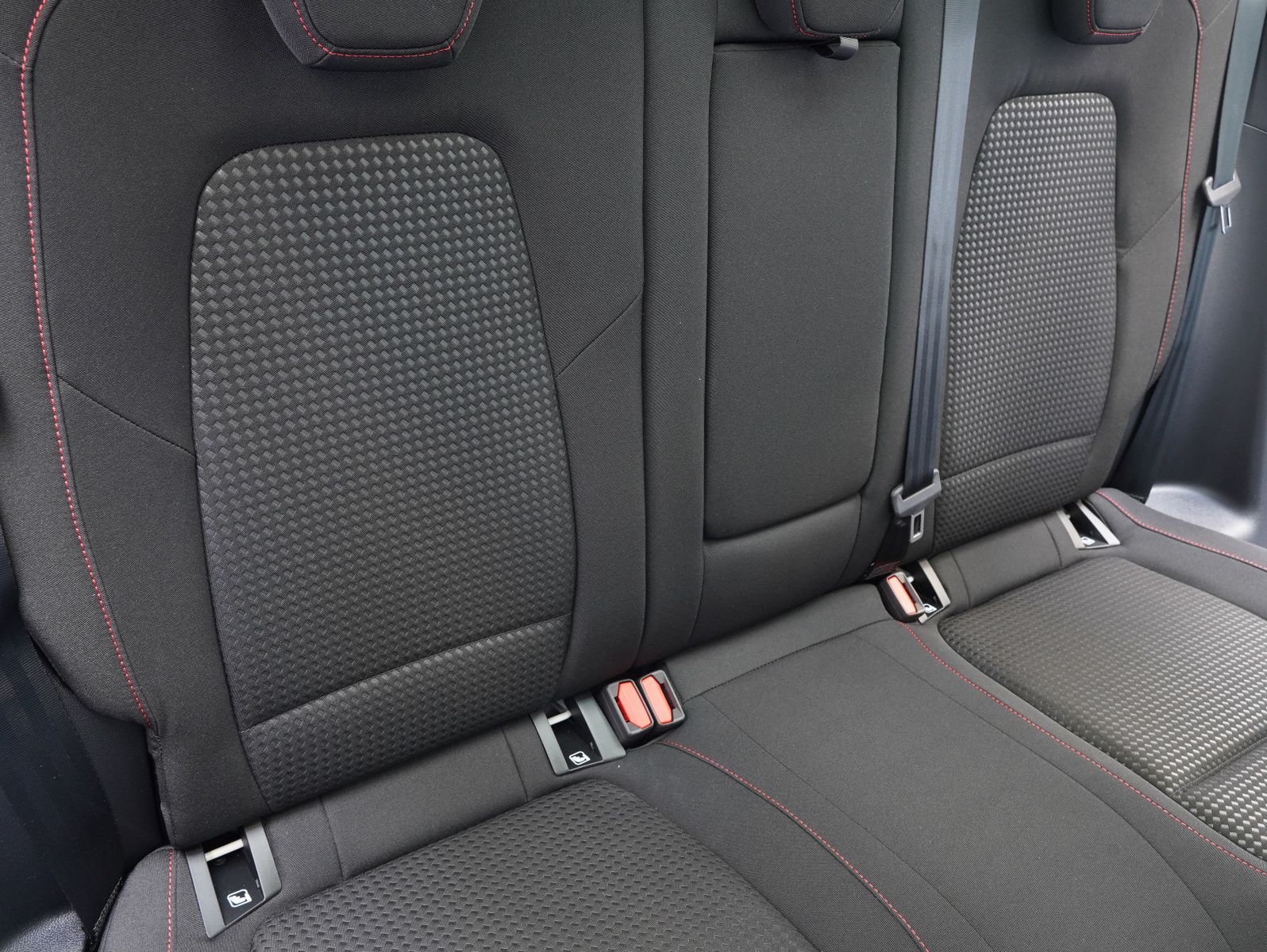 Fahrzeugabbildung Ford Focus Turnier ST-Line X 1.0 EcoBoost PANO
