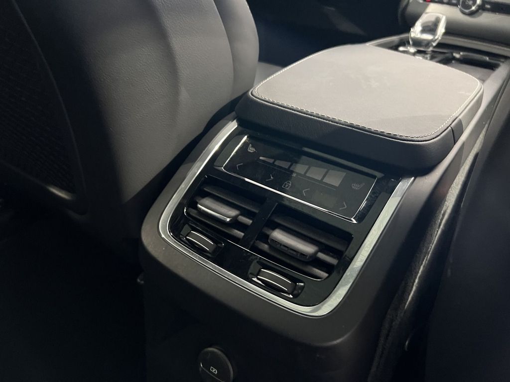 Volvo XC90 T8 Plus Bright Recharge AWD FourC AHK B&W
