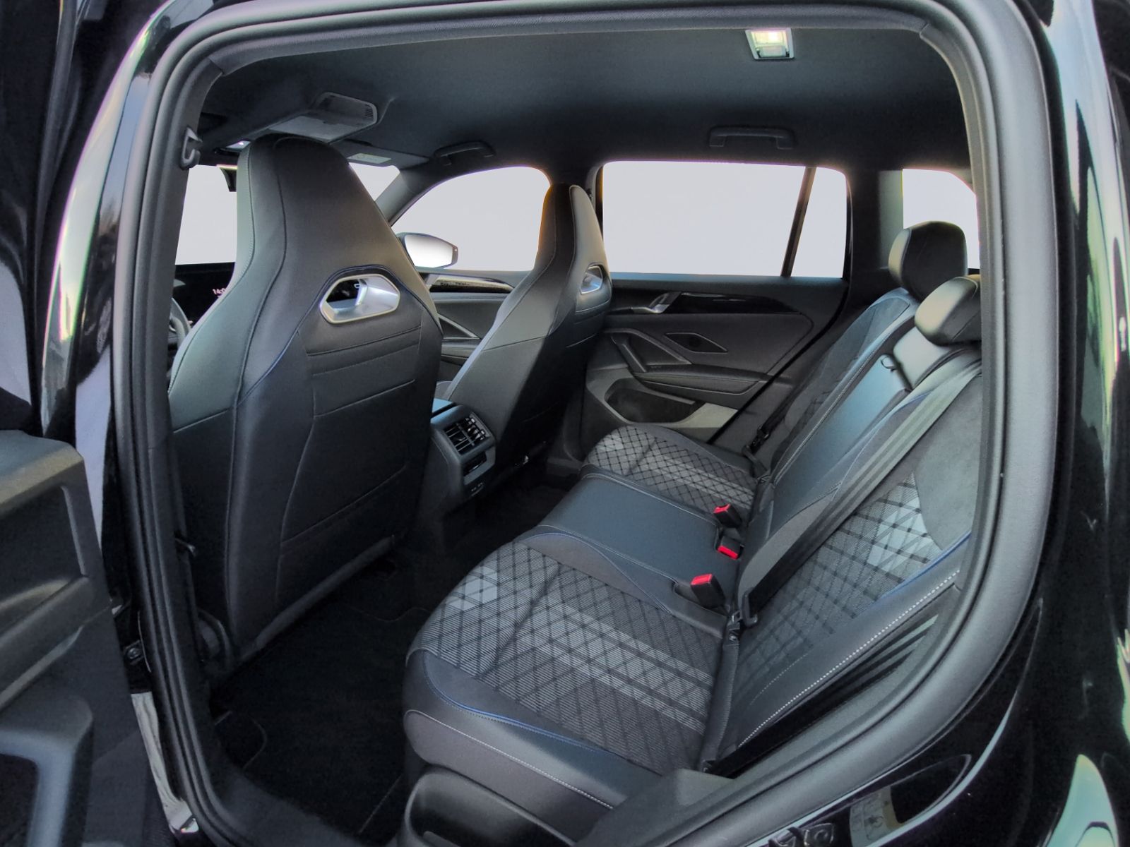 Tiguan R-Line 1.5 eTSI DSG AHK+RFK+