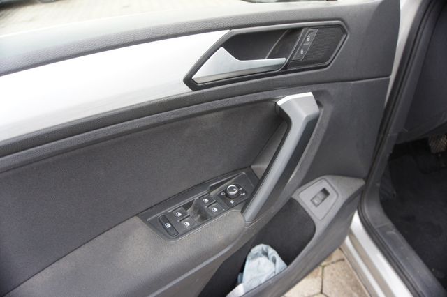 Fahrzeugabbildung Volkswagen Tiguan 2.0 TDI DSG 4M Comfort NAVI LED ACC AHK