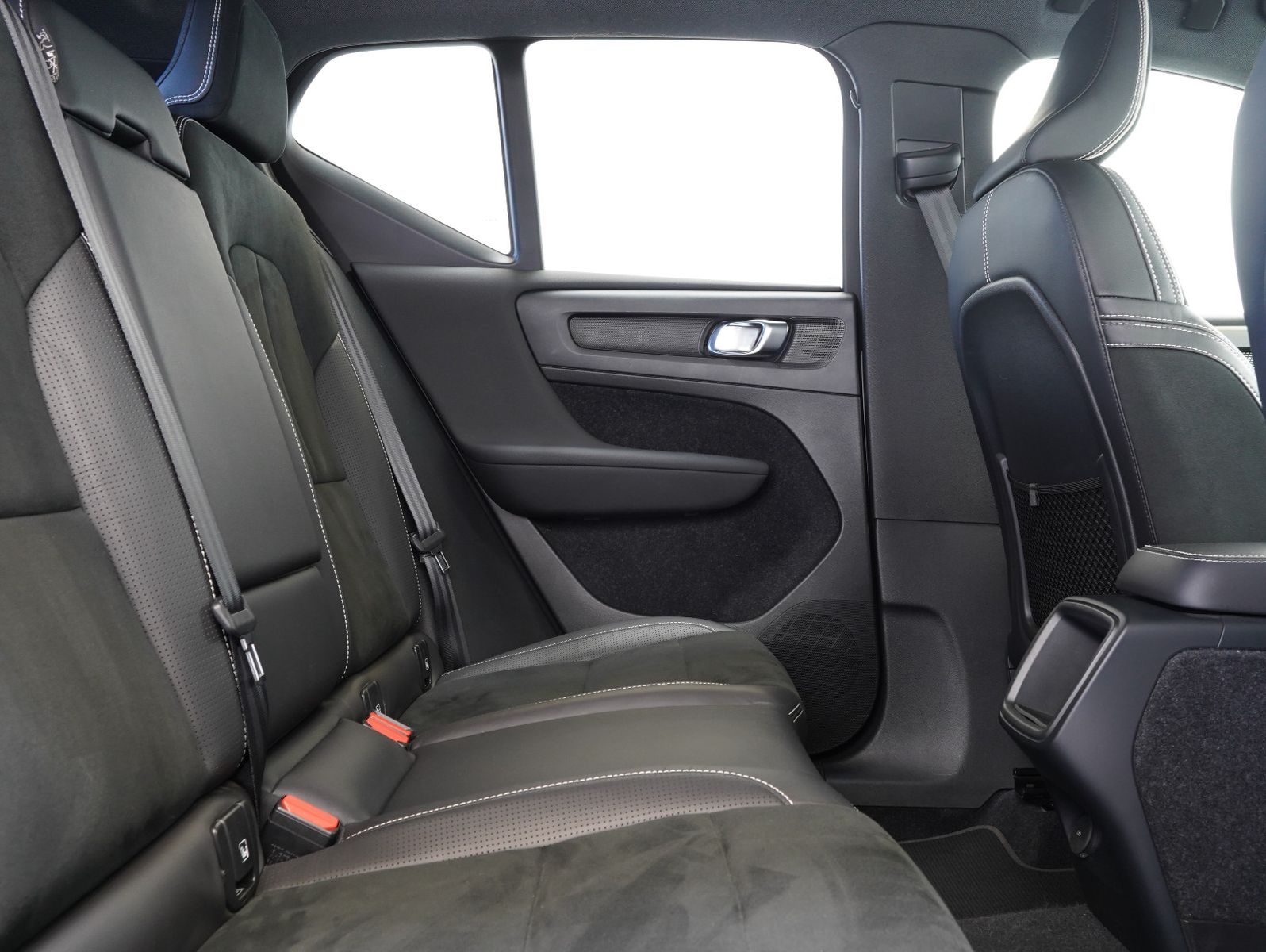 Fahrzeugabbildung Volvo XC 40 T4 R Design INTELLISAFE/LED/360°