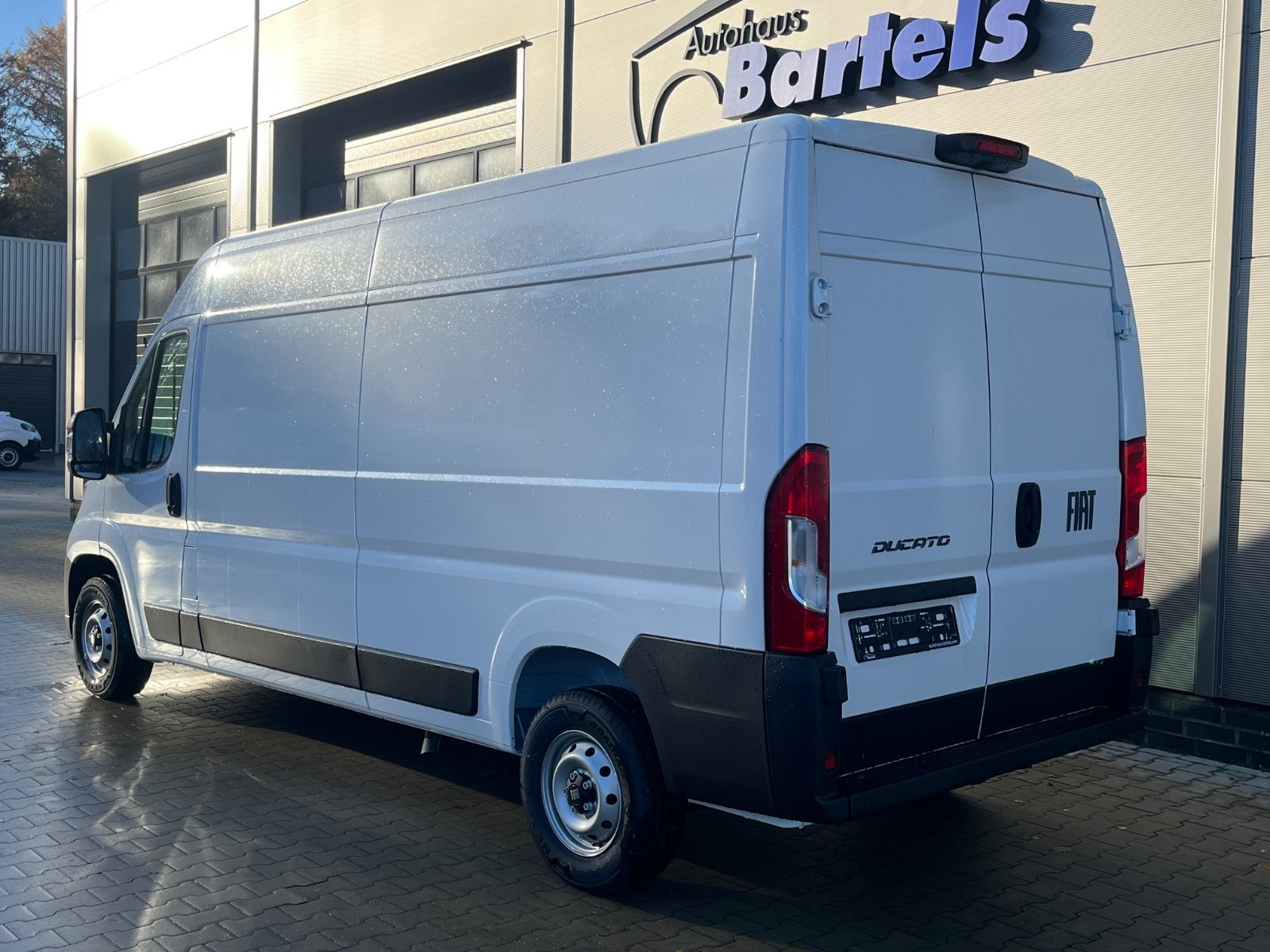 Fahrzeugabbildung Fiat Ducato H2 Kastenwagen 33 L3H2 140 Multijet Hochd