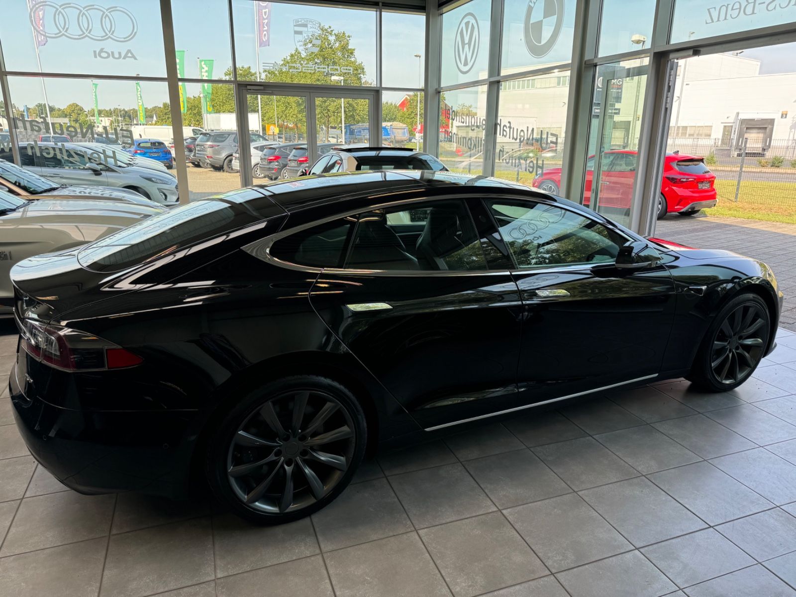 Fahrzeugabbildung Tesla Model S /Panodach/20Zoll/Vollleder-Sportsitze