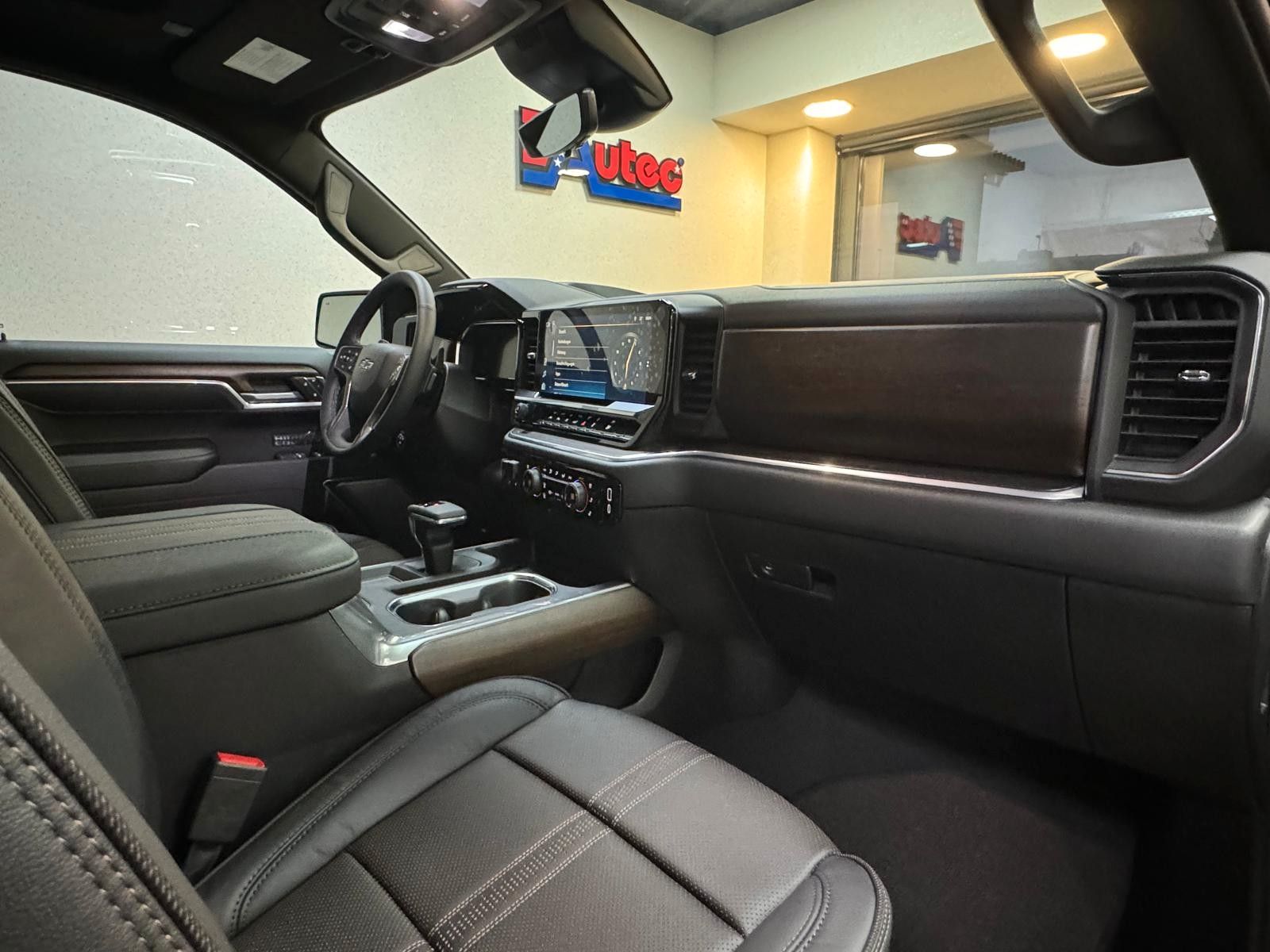 Fahrzeugabbildung Chevrolet 26 SILVERADO MIDNIGHT HIGH COUNTRY 6.2L V8-4x4
