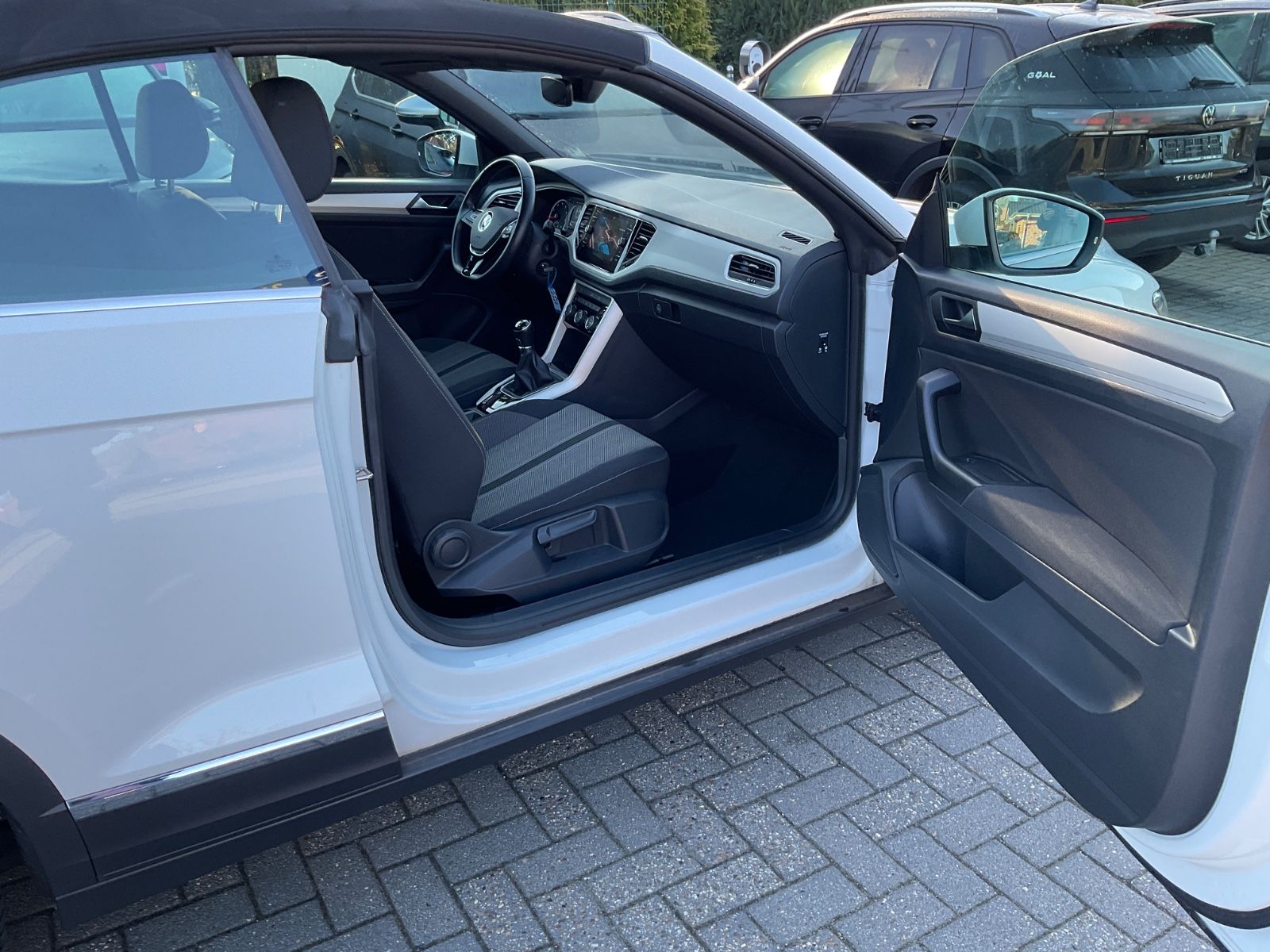 Fahrzeugabbildung Volkswagen T-Roc Cabriolet 1.5 TSI Style,AHK,GJR,ACC