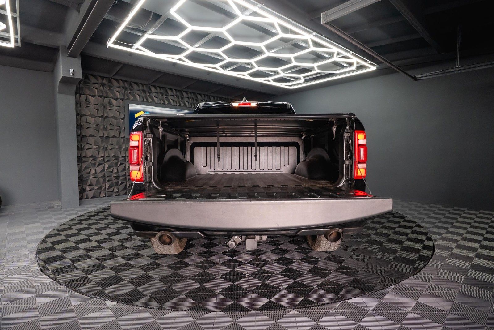 Fahrzeugabbildung Dodge RAM 5.7 V8 HEMI 4x4 LARAMIE Offroad Night LED
