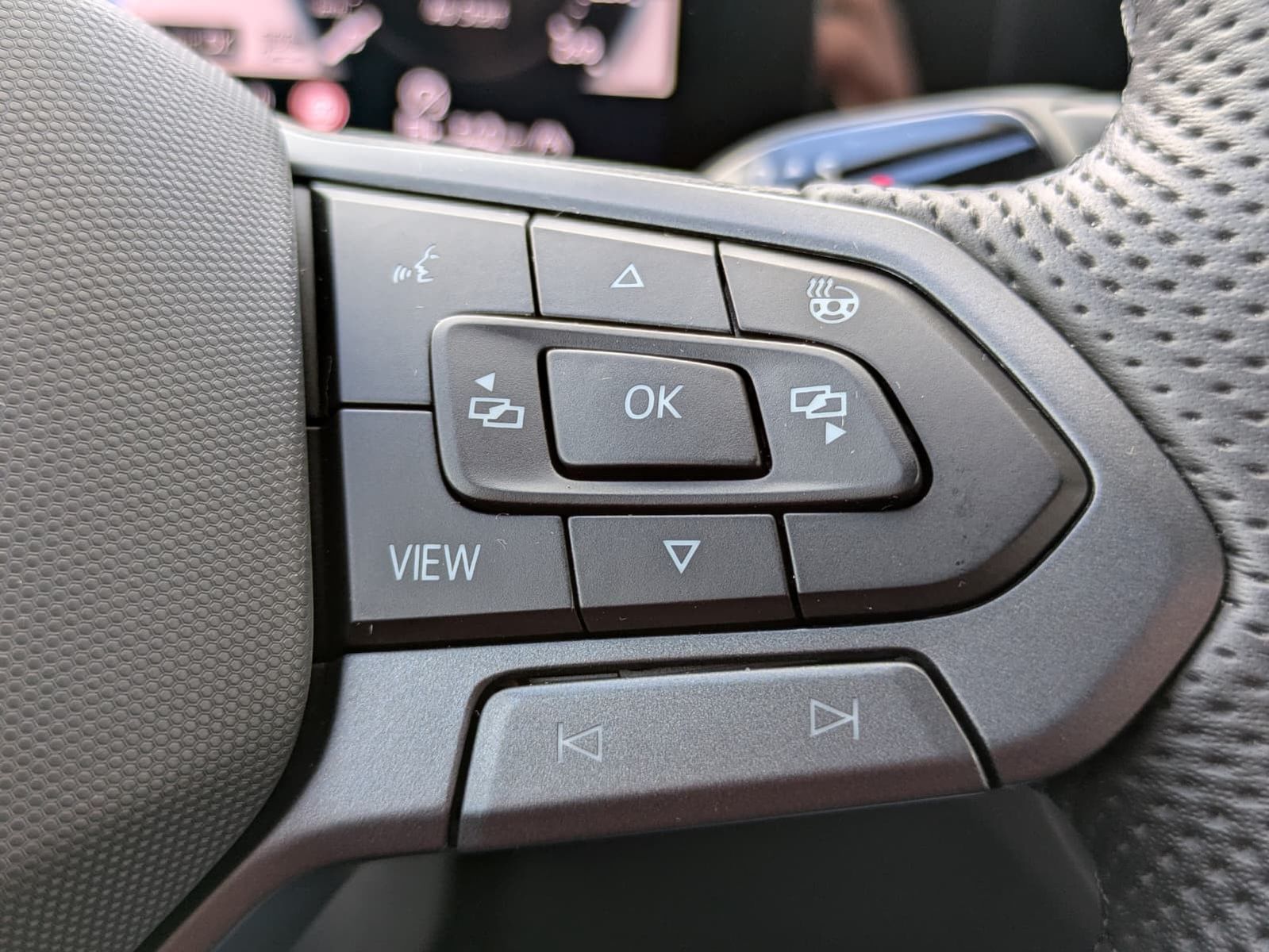 Fahrzeugabbildung Volkswagen Tayron 2.0 TDI 4M R-Line 7Si*MATRIX*AHK*PANO*HUD