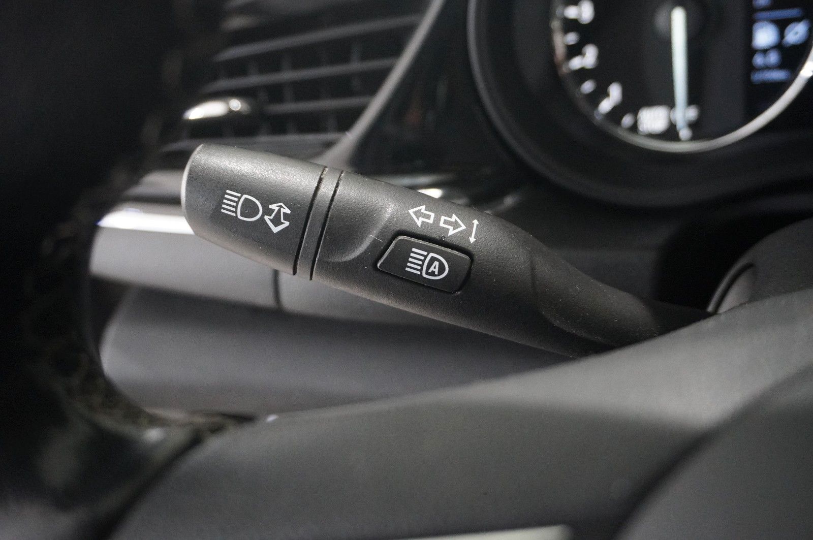 Fahrzeugabbildung Opel Insignia B ST 2.0D BUSINESS NAVI/LED/VIRT/SH/AHK