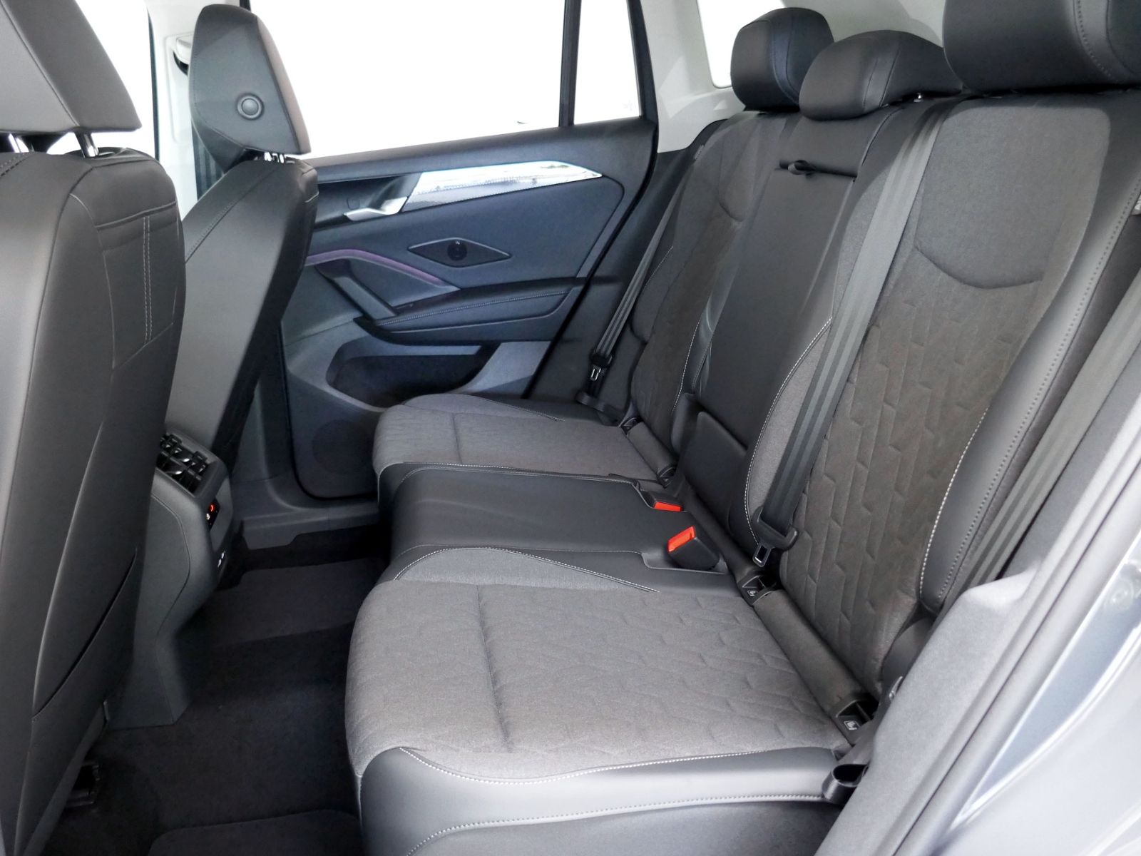 Fahrzeugabbildung Volkswagen Tiguan Life 2.0 TDI DSG | LED AHK RFK ACC