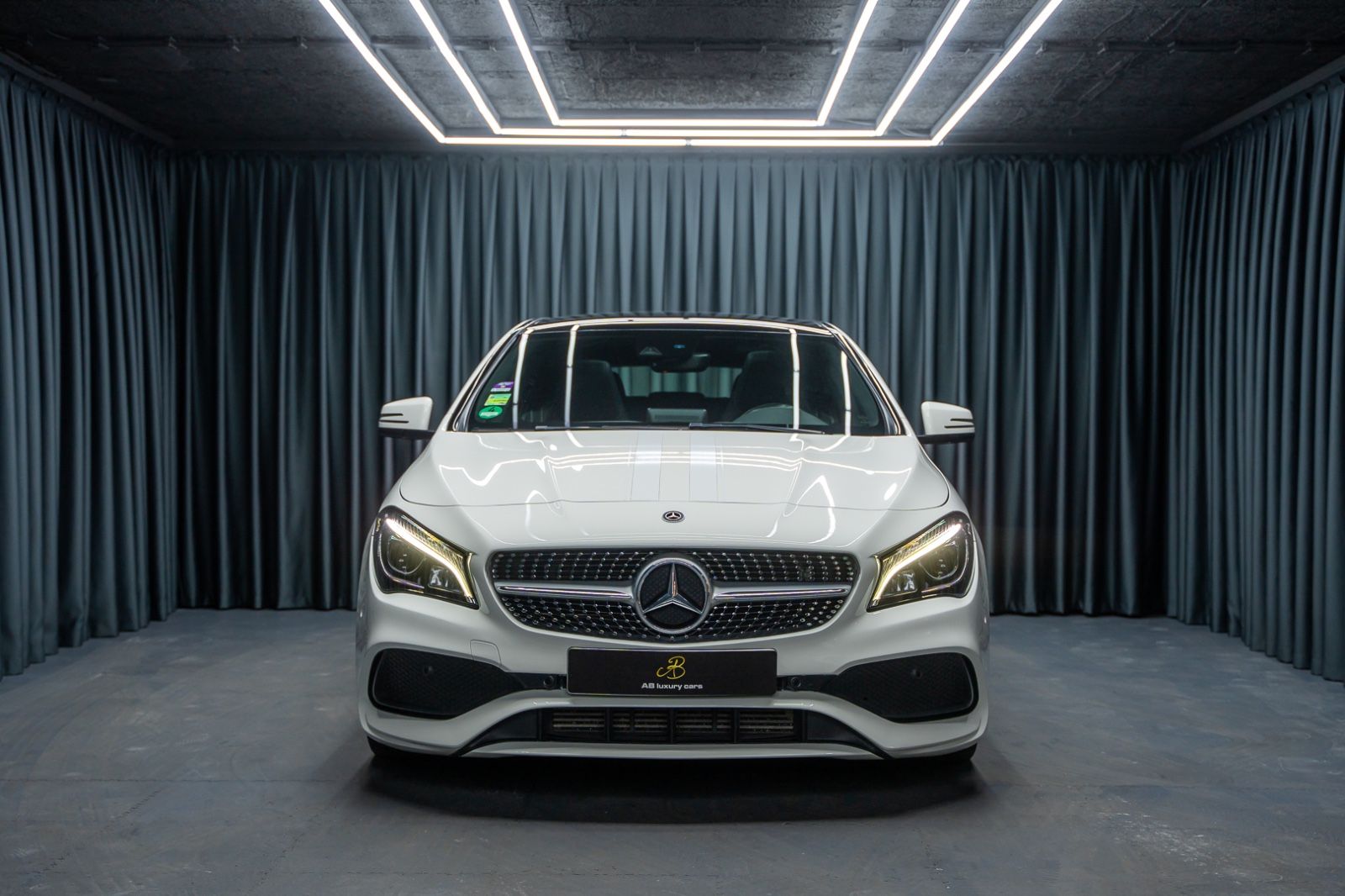 Fahrzeugabbildung Mercedes-Benz CLA 180 Shooting*AMG*Panorama*Keyless*PEAK*BSNS*
