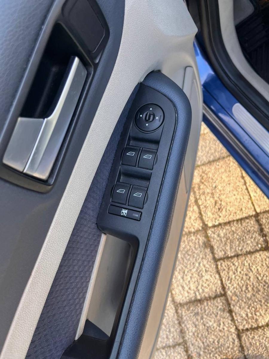 Ford Focus 2005 — photo 8