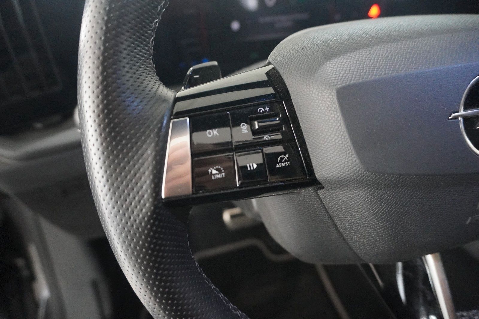 Fahrzeugabbildung Opel Astra L Lim. 1.6 HYBRID ULTIMATE NAVI/360°/PANO.