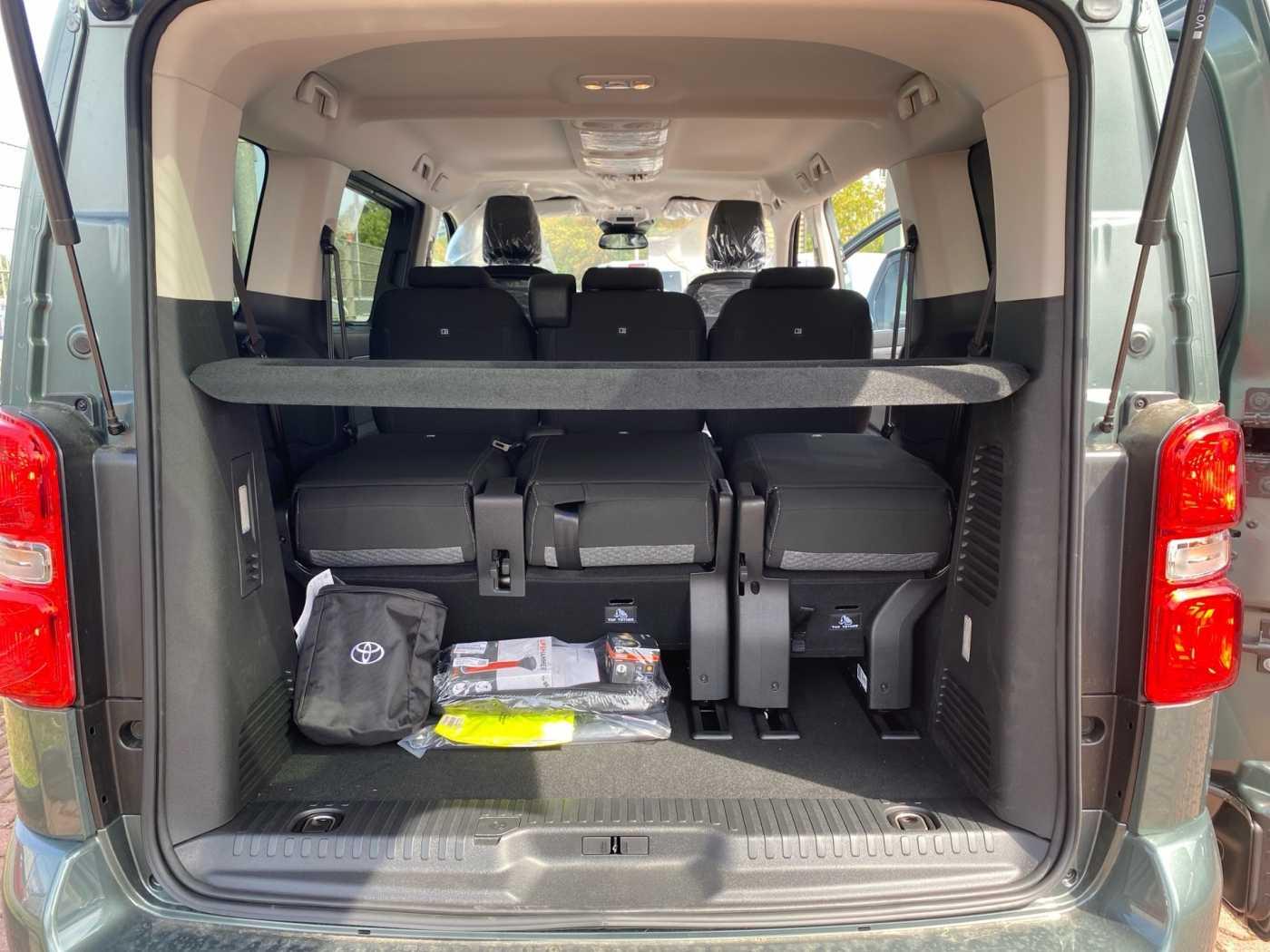 Toyota Proace Verso 2.2 D AT Team 8S el. Türen NAVI