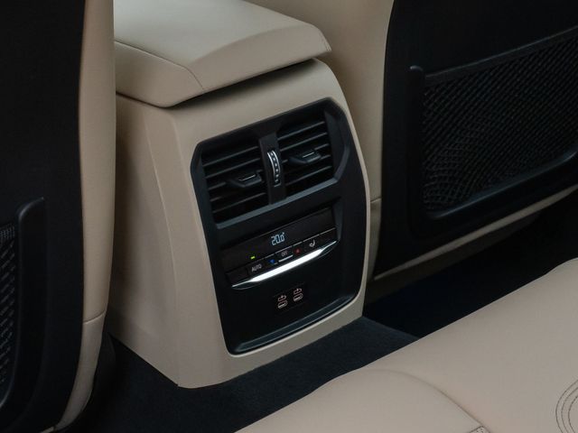 BMW 330, 2023 — 30