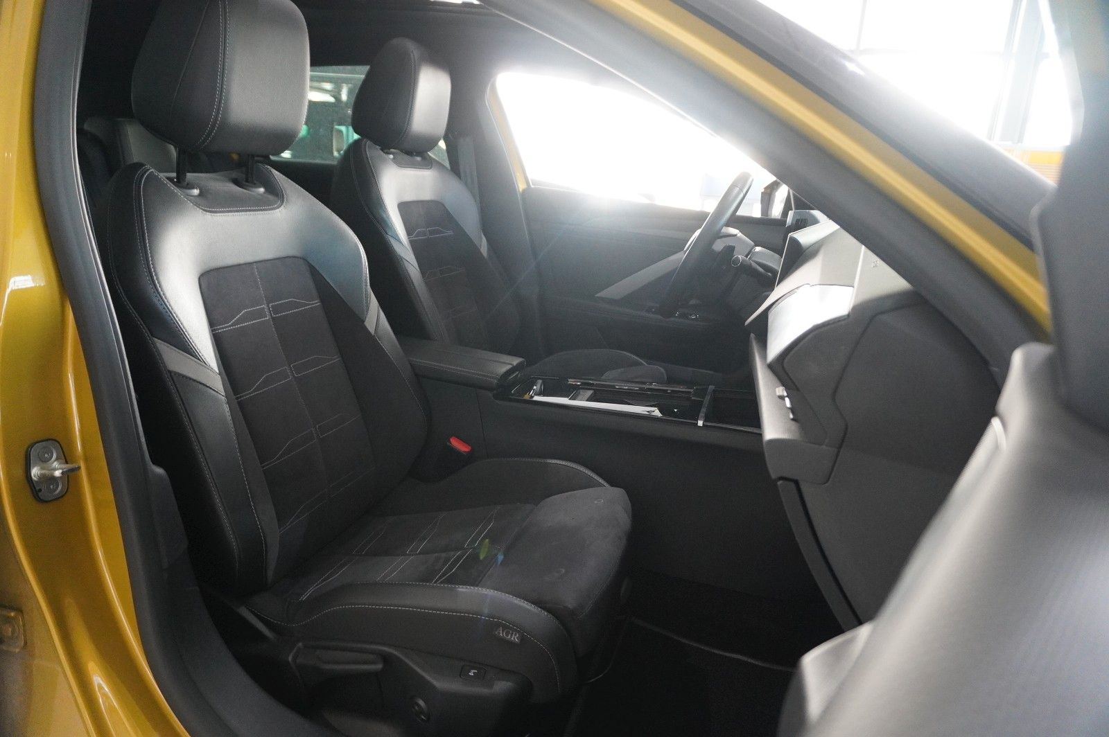 Fahrzeugabbildung Opel Astra L Lim. 1.2T ULTIMATE NAVI/LED/360°/PANO/SH