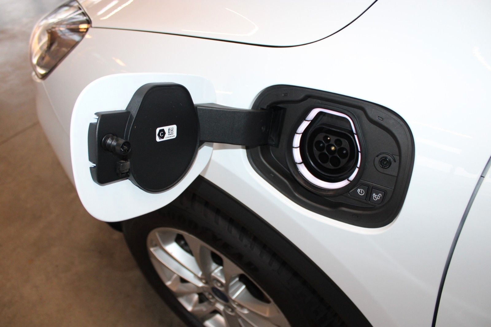 Fahrzeugabbildung Ford Kuga PHEV Aut. Titanium AHK NAVI WinterPaket