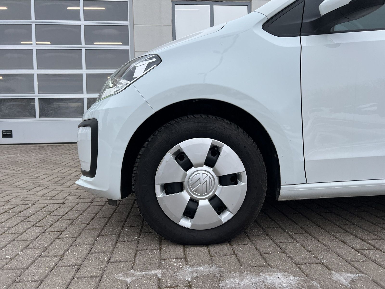 Fahrzeugabbildung Volkswagen up! 1.0 move up! 5-TÜREN KLIMA DAB+