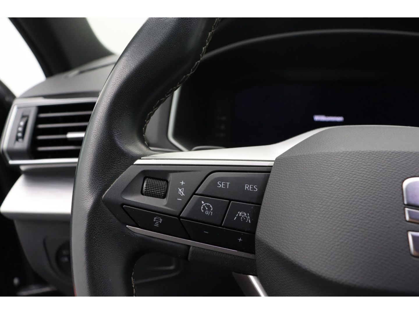 Fahrzeugabbildung SEAT Tarraco 2.0 AHK Schwenkbar ACC Navi SHZ