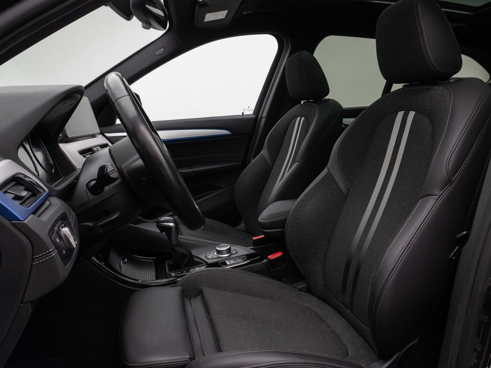Fahrzeugabbildung BMW X1 xD25e M Sport Panorama Kamera HUD DAB HiFi