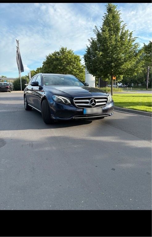Image of Mercedes-Benz E 220