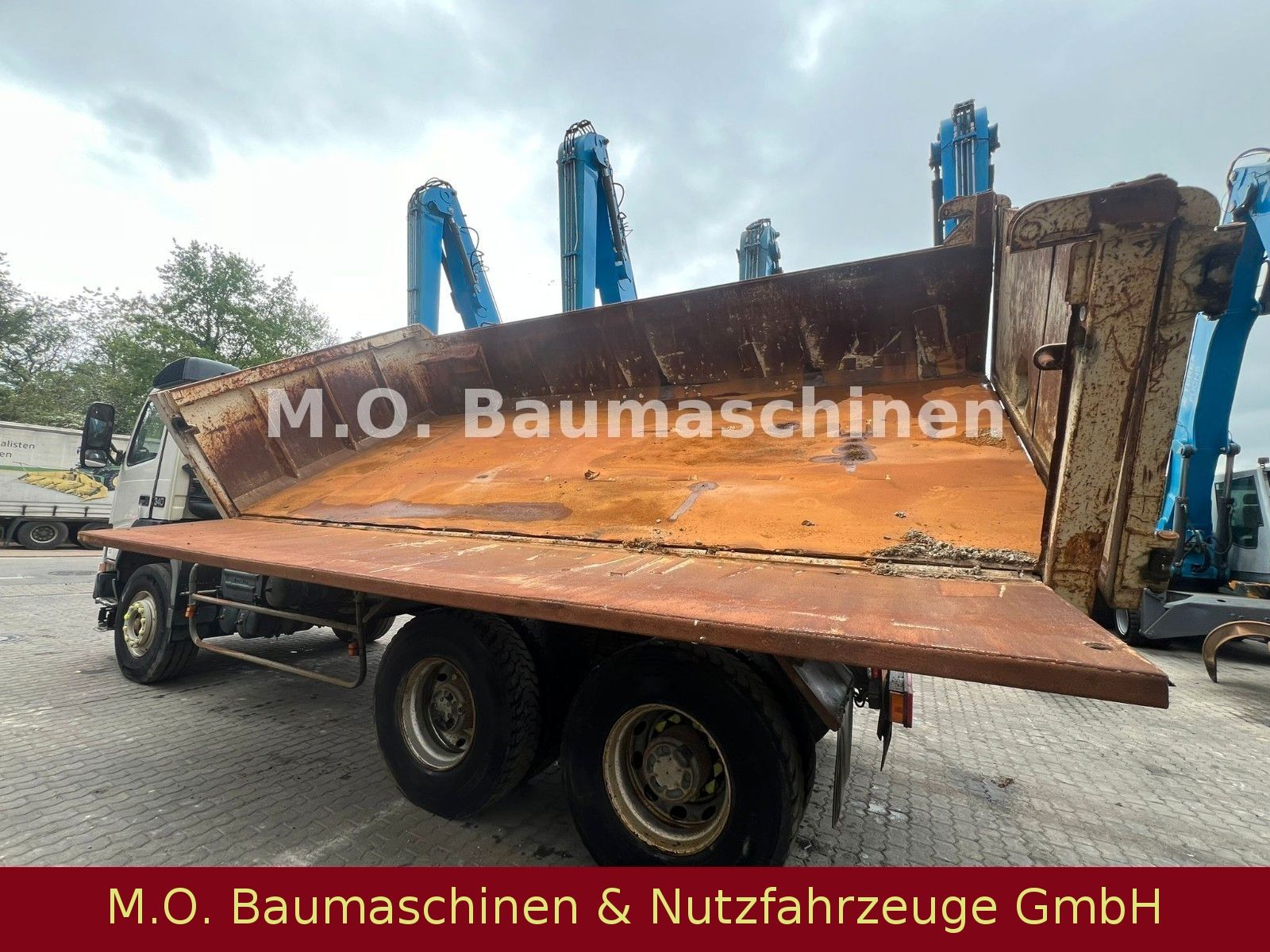 Fahrzeugabbildung Volvo FM 12-340 / Bordmatik / 6x4 /3. Seitenkipper/