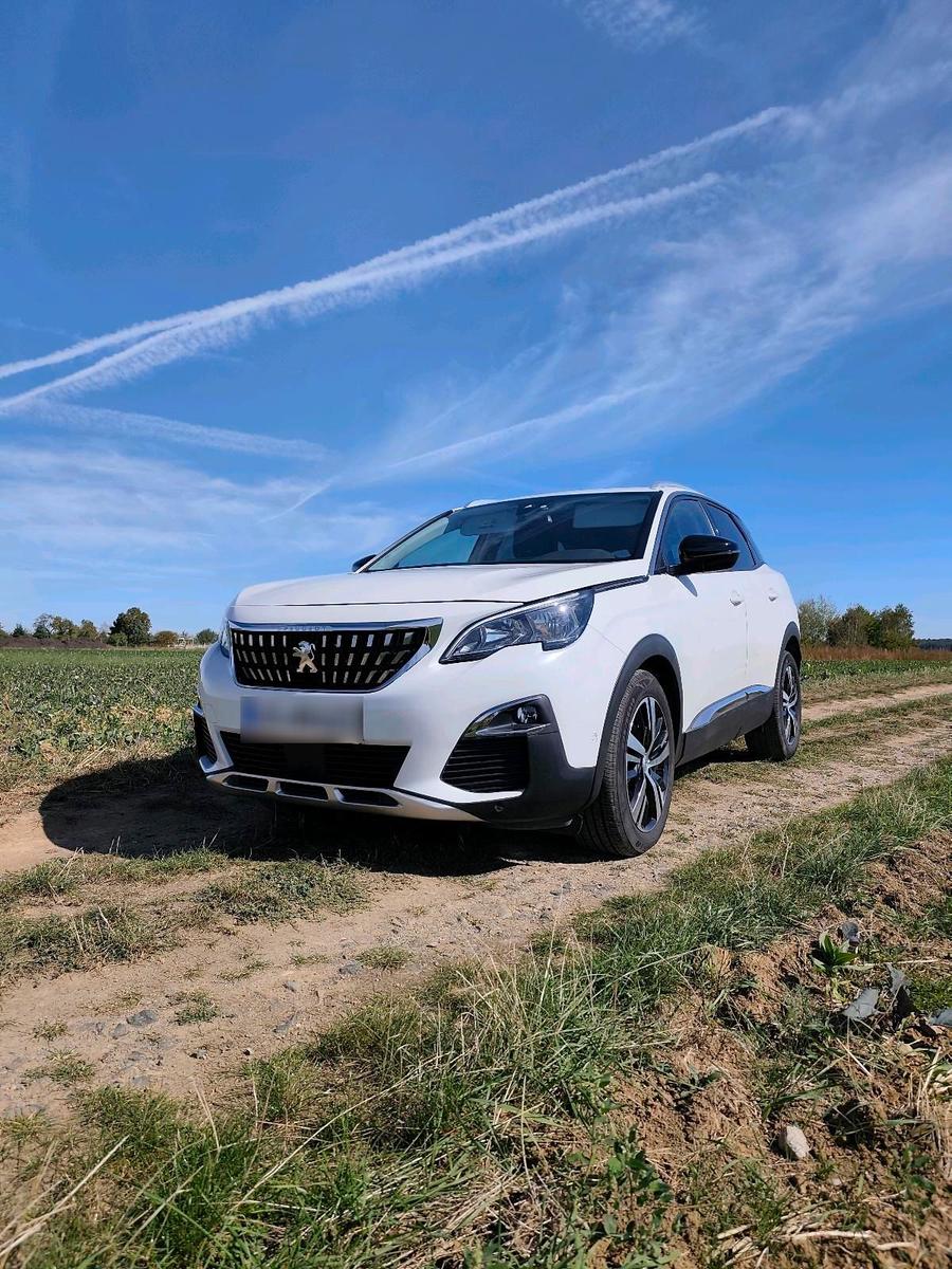 Peugeot e-3008