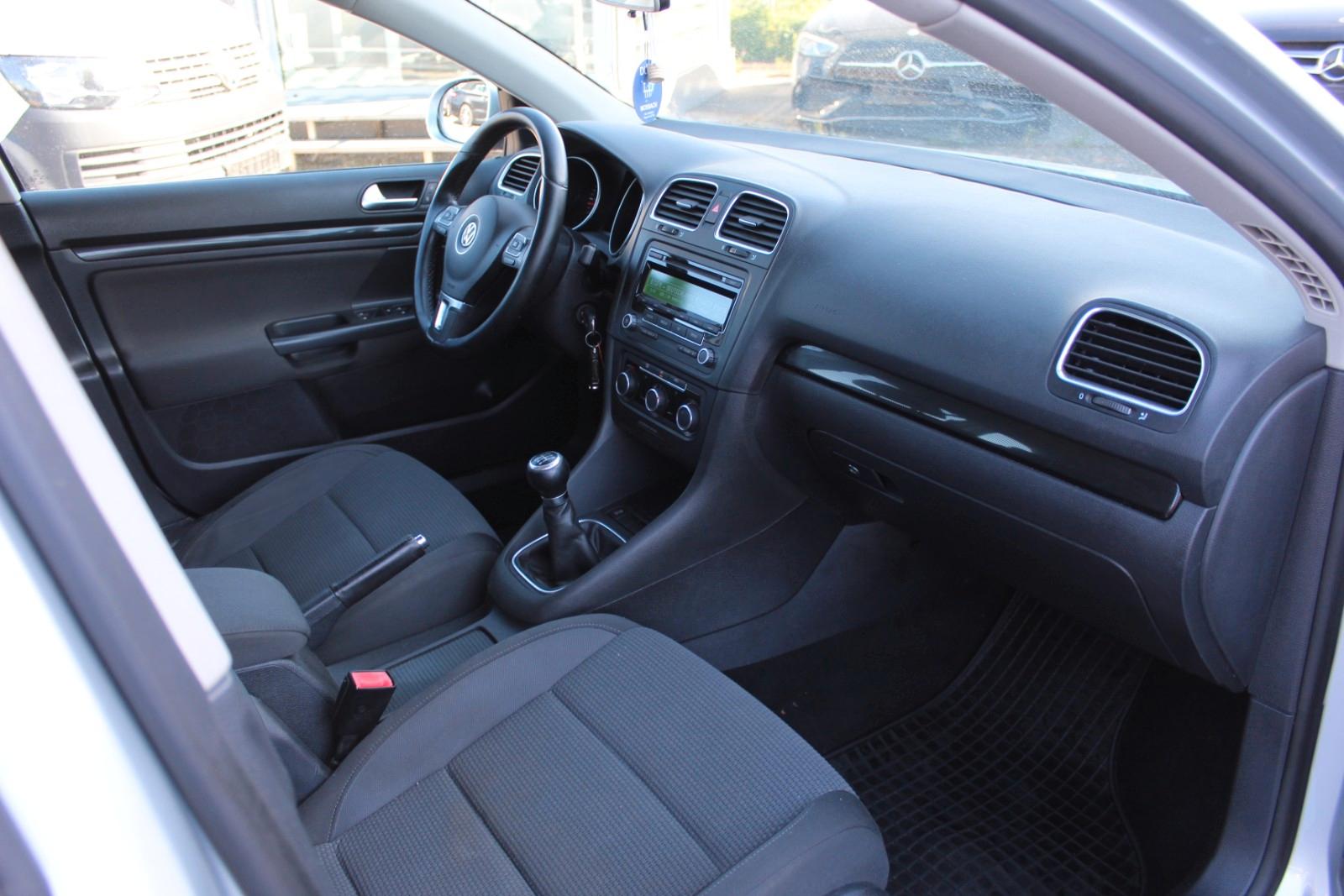 Volkswagen Golf 2012 — вигляд ззаду