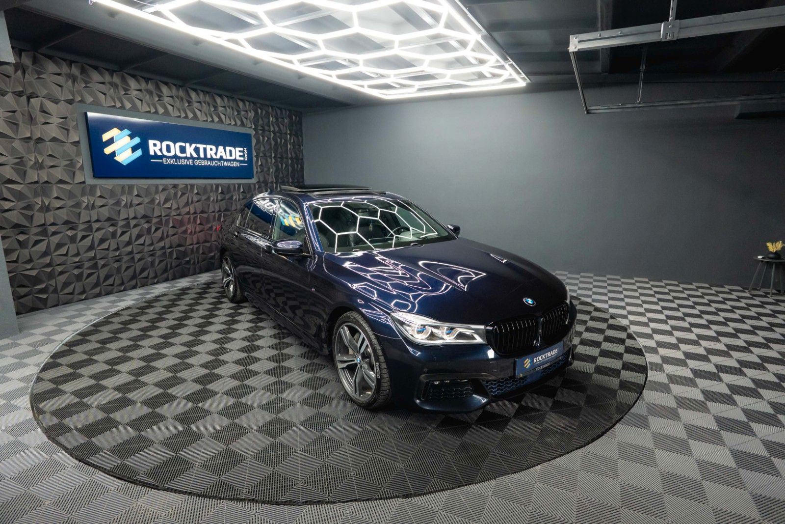 Fahrzeugabbildung BMW 730d L xDrive M Sport Shadow | 100% Option | 19%
