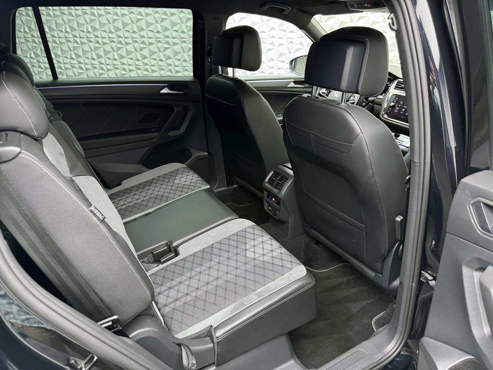 Fahrzeugabbildung Volkswagen 2.0 TSI R-LINE/4MOTION/7-SITZE/AHK/MATRIX/HUD/AC