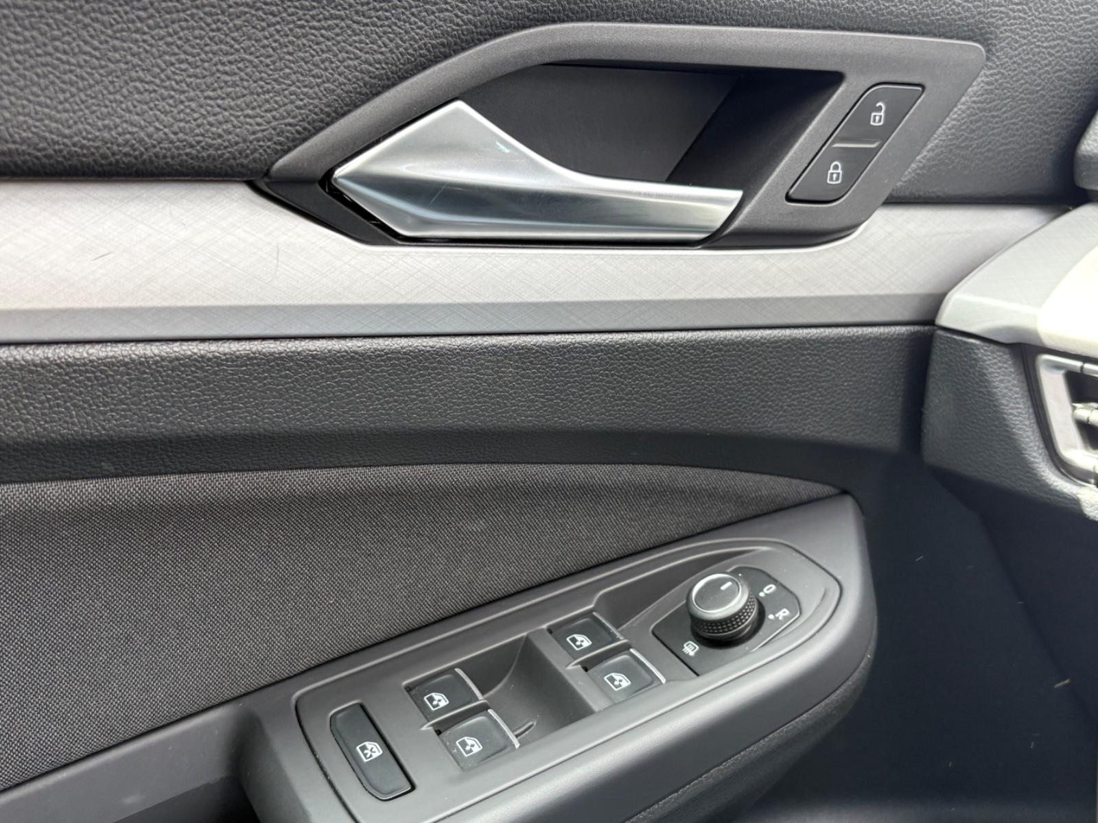 Volkswagen Golf VIII Life LED Navi AppConnect ACC SHZ, миниатюра 17