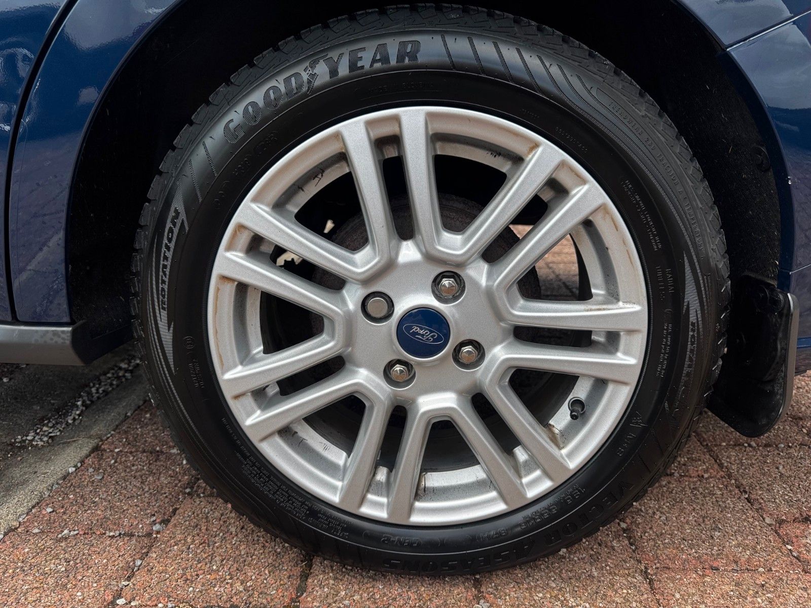 Fahrzeugabbildung Ford Tourneo Courier Titanium Sitzheizung Klima