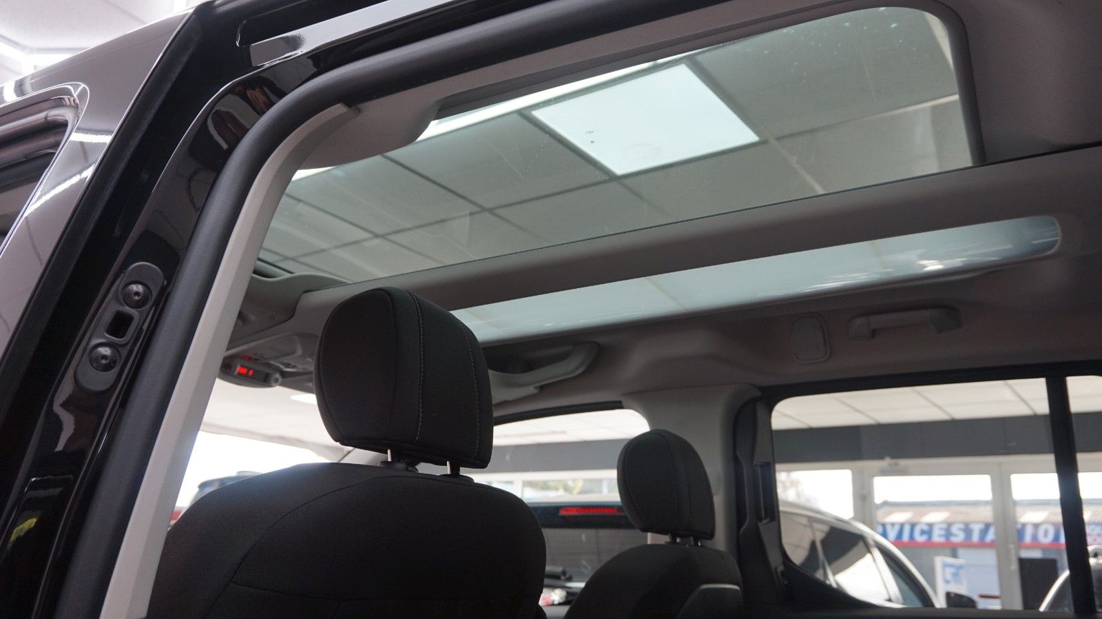 Fahrzeugabbildung Opel Life E Innovation 5,5 L. durch. Verbrauch