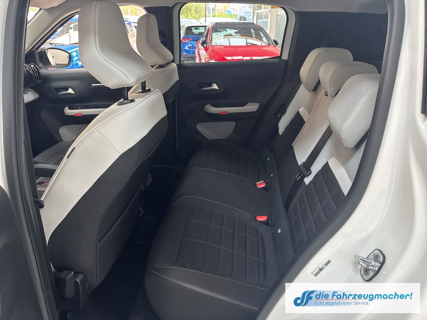 Fahrzeugabbildung Citroën C3 E 113 MAX HUD Navi Soundsystem LED Apple CarP