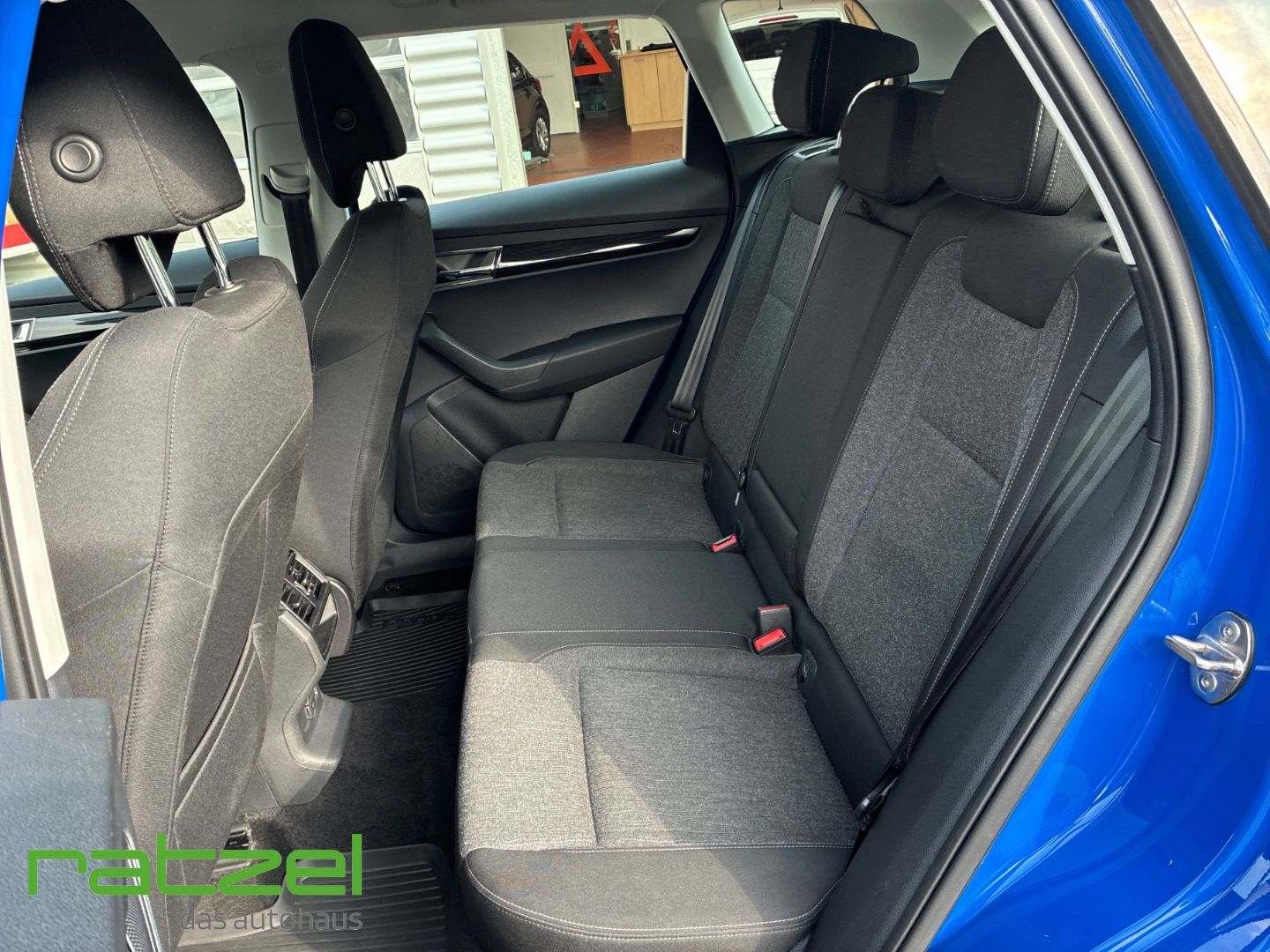 Fahrzeugabbildung SKODA Karoq Style 2.0 TDI ACC DAB Kamera Winterräder K