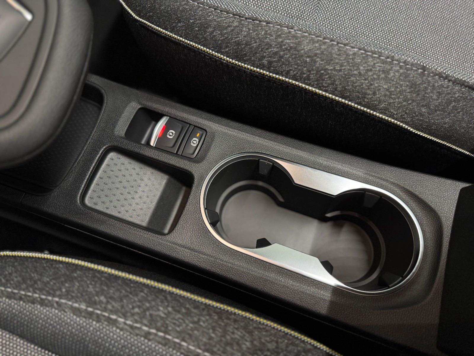 Fahrzeugabbildung Mitsubishi ASX 1.8 Hybrid 6-G.-Automatik Edition