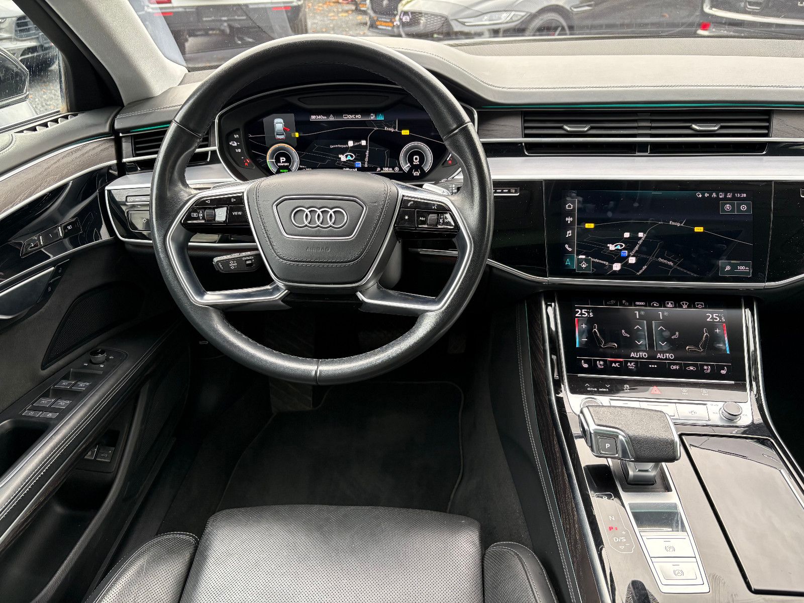 Fahrzeugabbildung Audi A8 60 TFSI e L quattro/Chauffeur-Paket/Fond-TV/