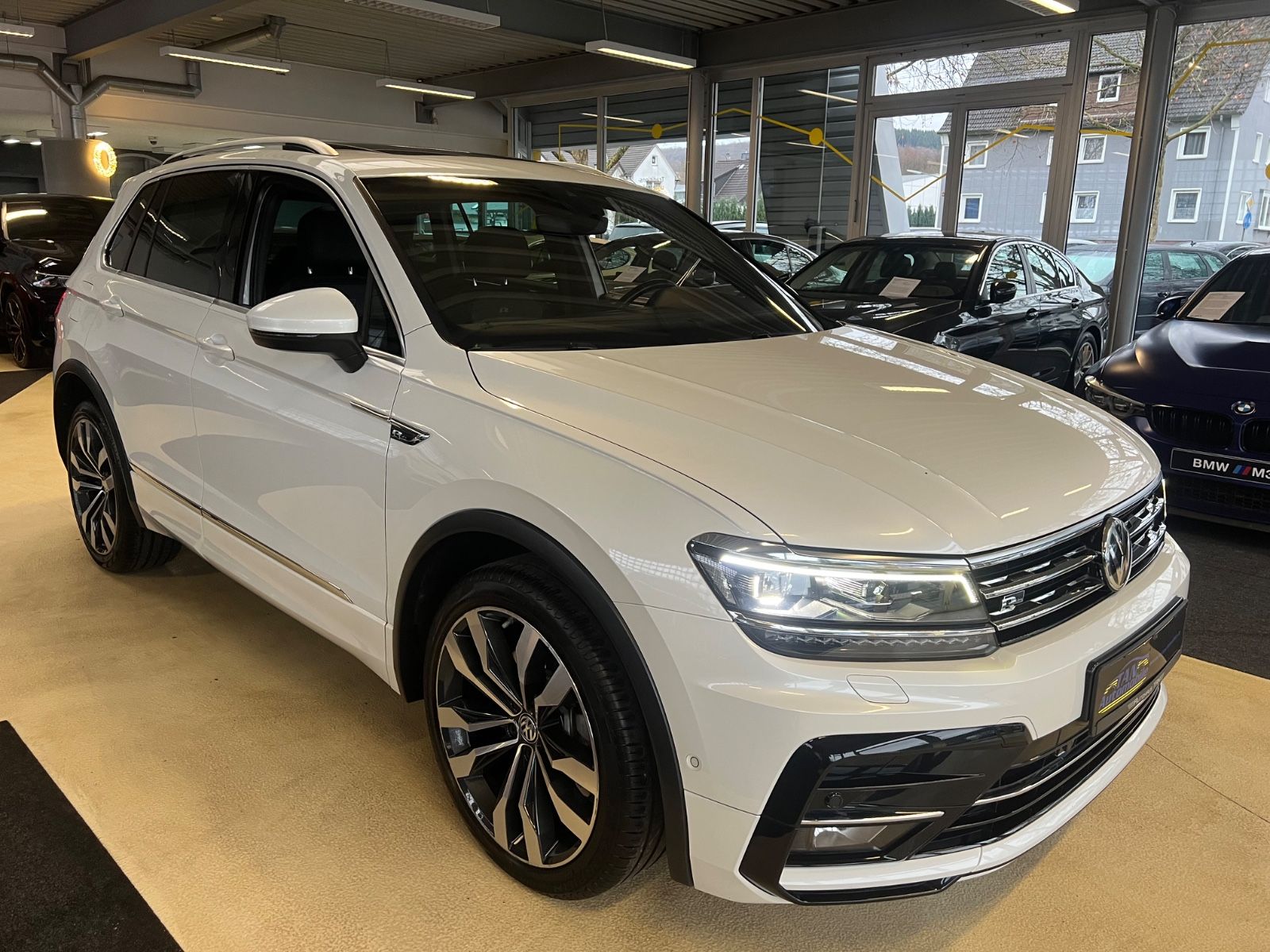 Fahrzeugabbildung Volkswagen Tiguan 2.0TDI DSG Highline 4Motion R line 239PS