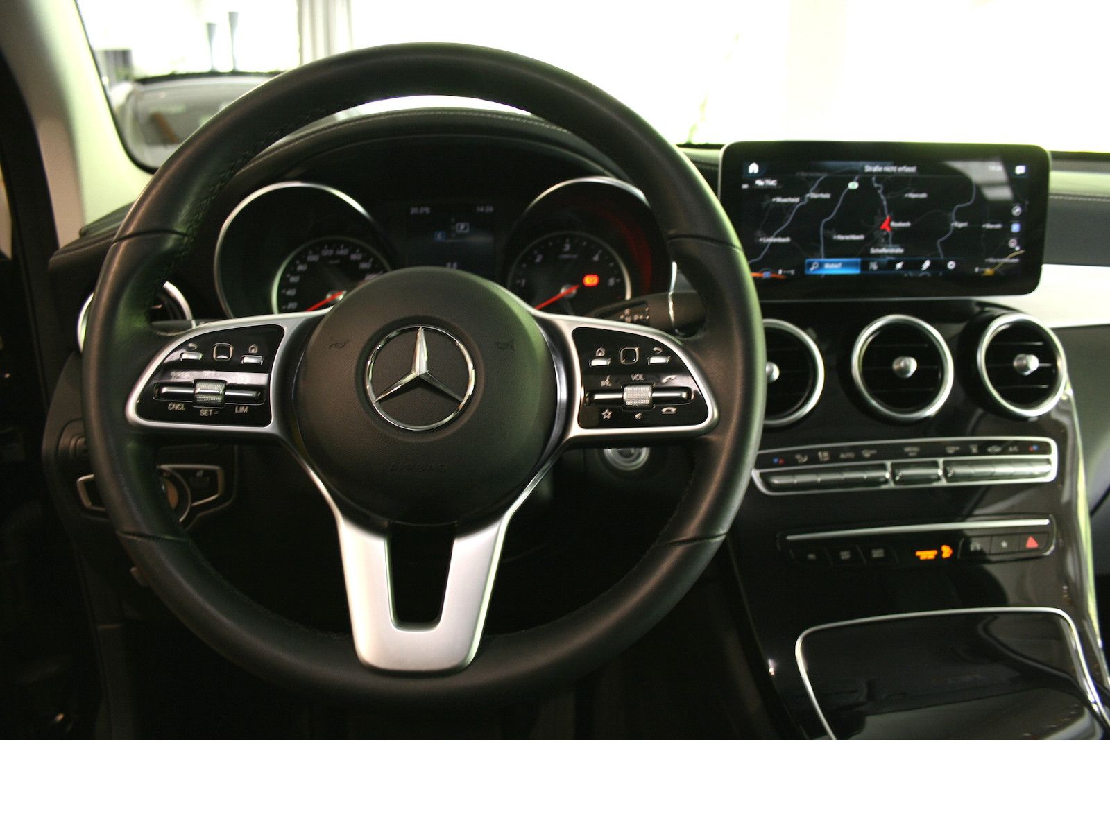 Fahrzeugabbildung Mercedes-Benz GLC 220 d 4M Offroad *Standheizung*LED*Memory