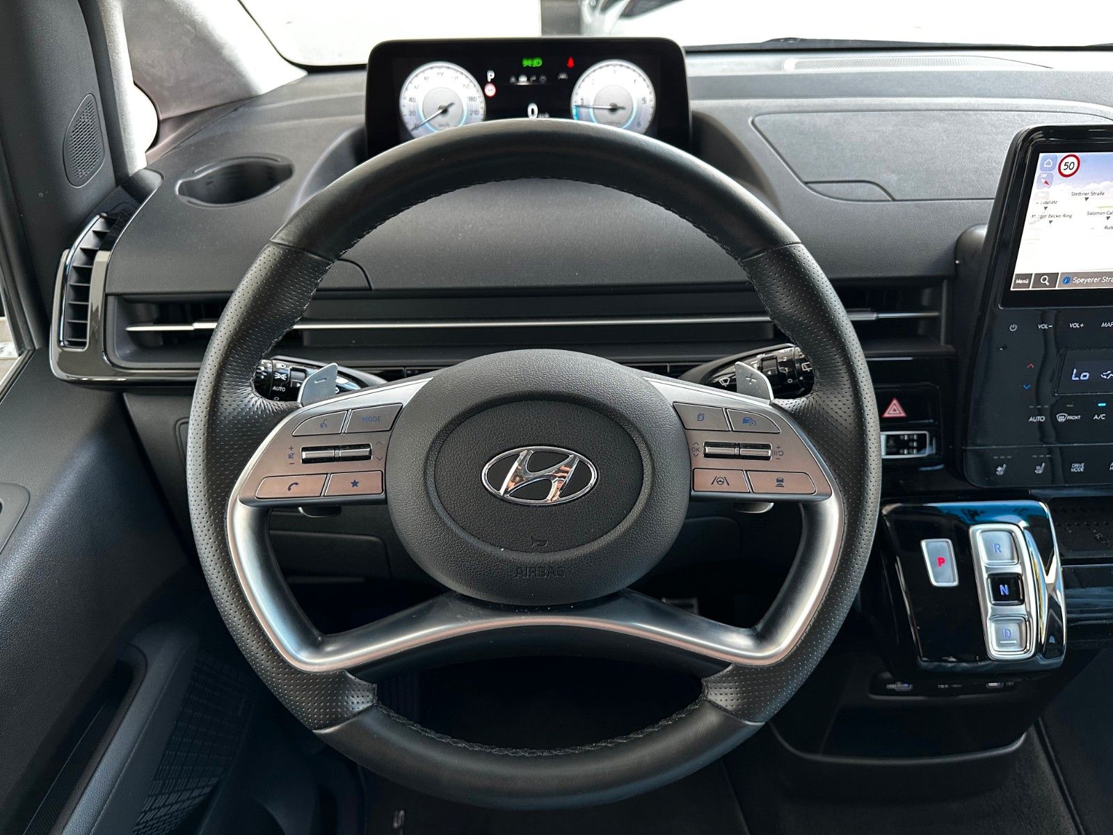 Fahrzeugabbildung Hyundai STARIA Signature 2.2l 177PS 7.Sitzer PDC!